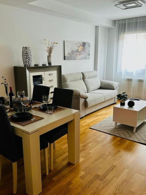 Studio 14 + Garaje Incluido. Nuevo, Elegante, Acogedor. Haro Exterior foto